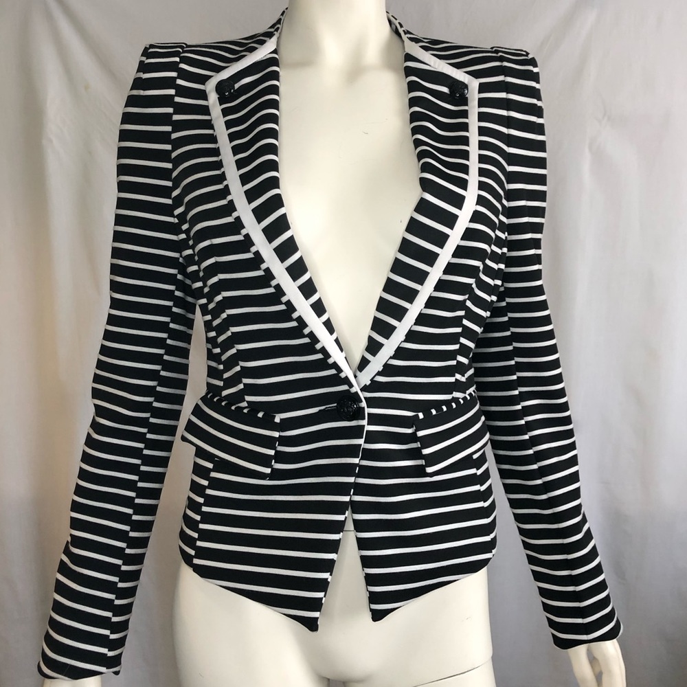 Woman’s y2k forever 21 black and white striped blazer size medium